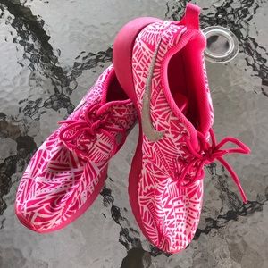 Slightly worn pink and white Nike Rosherun!